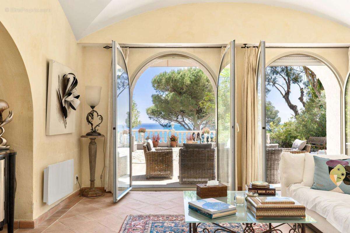 Appartement à VALLAURIS