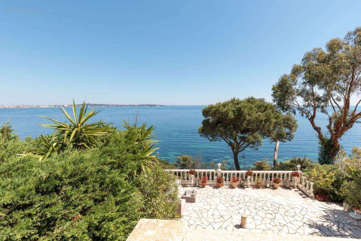 Appartement à VALLAURIS