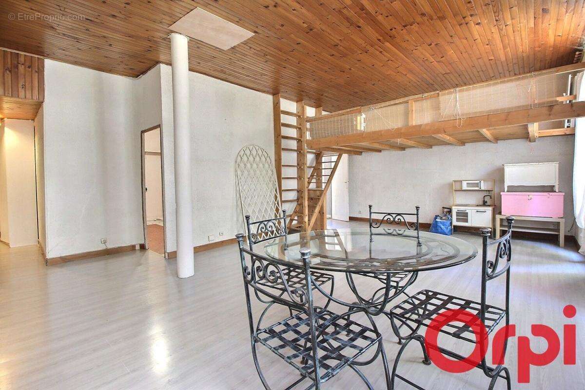 Appartement à MARSEILLE-7E