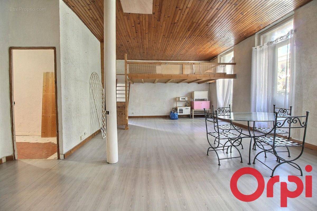 Appartement à MARSEILLE-7E