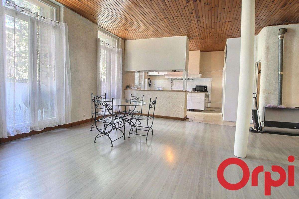 Appartement à MARSEILLE-7E