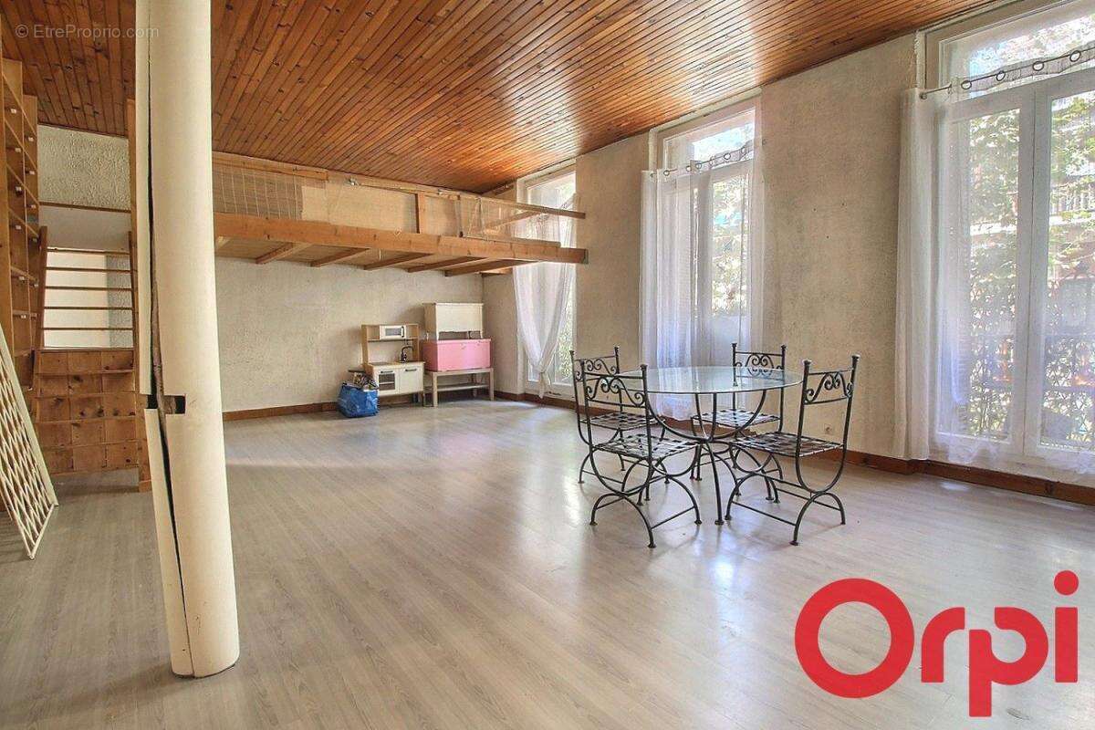 Appartement à MARSEILLE-7E