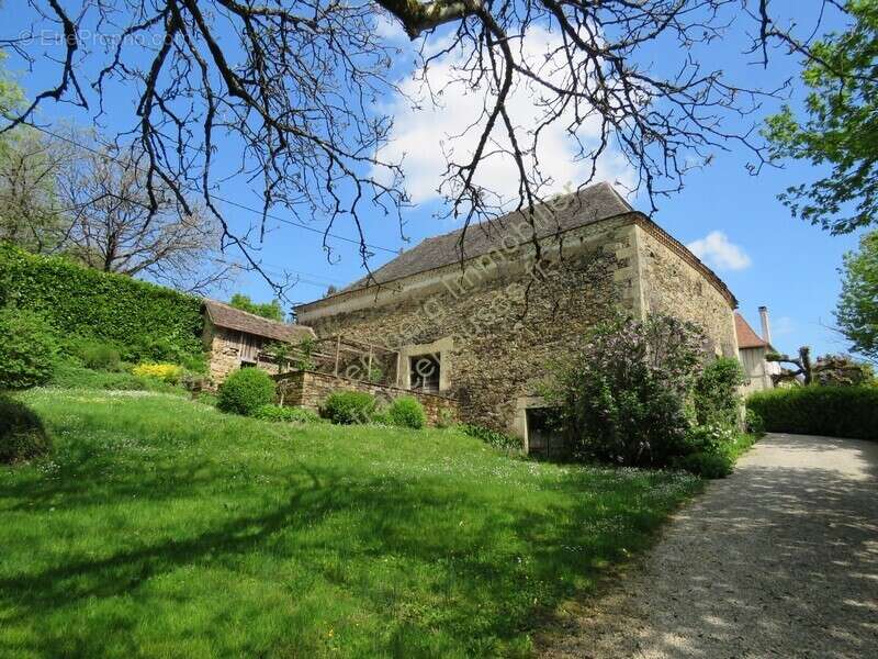 Maison à ROSIERS-DE-JUILLAC