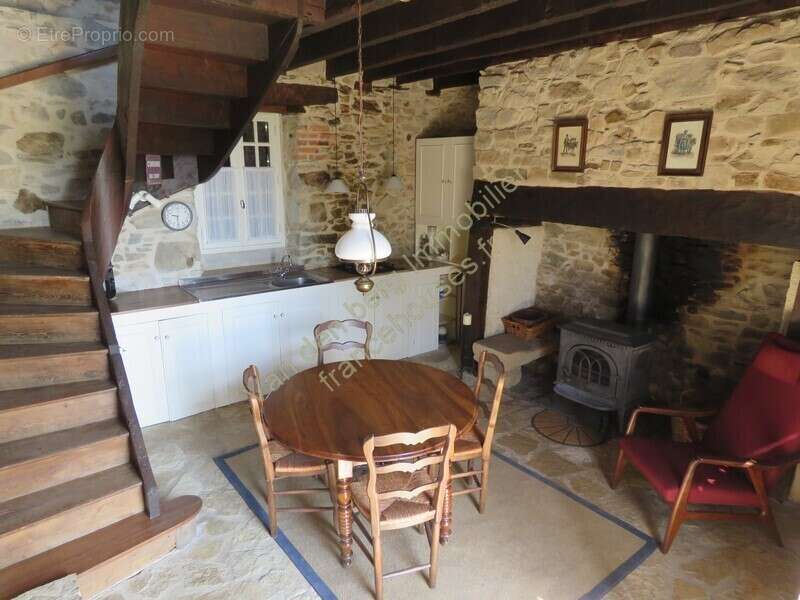 Maison à ROSIERS-DE-JUILLAC