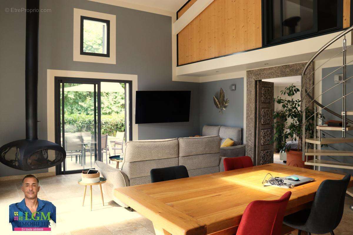 Maison à VEZENOBRES