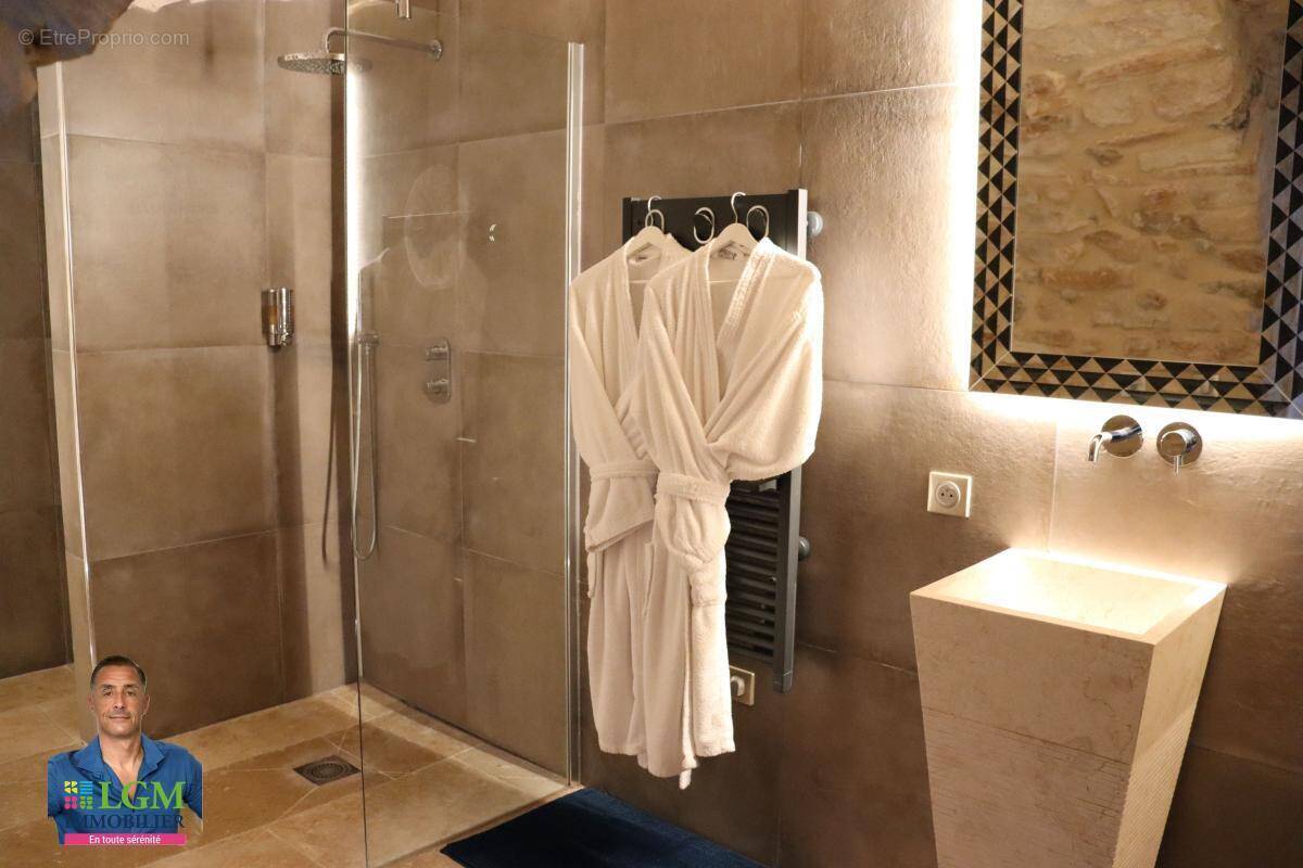 Maison à VEZENOBRES