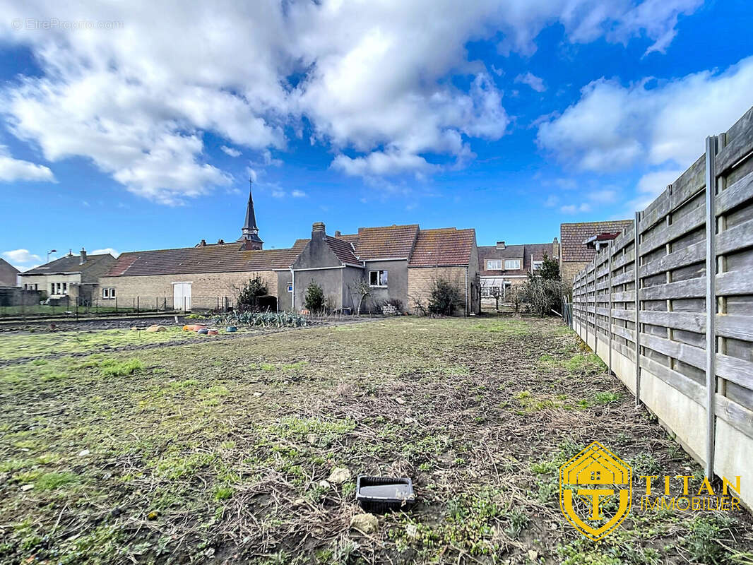 Maison mitoyenne- 5 pièces- grand jardin- garage- à Les Moëres- Titan Immobilier - Maison à REXPOEDE