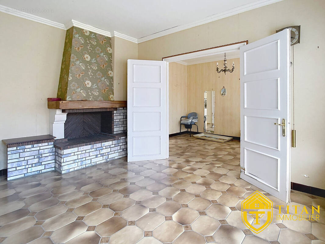 Maison mitoyenne- 5 pièces-grand jardin- garage- à Les Moëres- Titan Immobilier - Maison à REXPOEDE