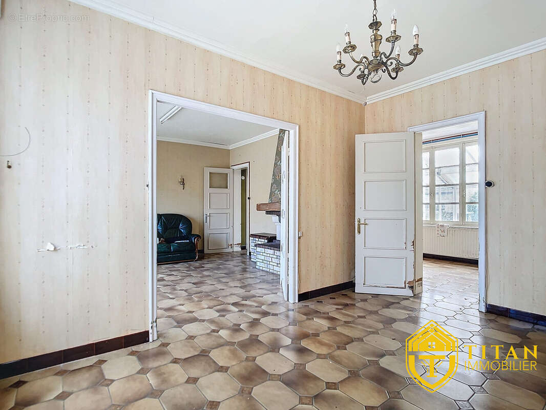 Maison mitoyenne- 5 pièces-grand jardin- garage- à Les Moëres- Titan Immobilier - Maison à REXPOEDE