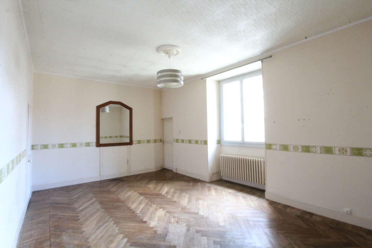 Appartement à LA CHARITE-SUR-LOIRE