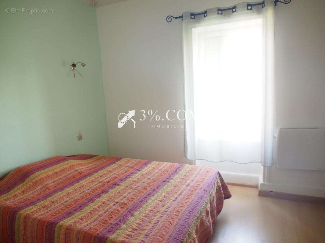 Maison à ROCHE-SAINT-SECRET-BECONNE