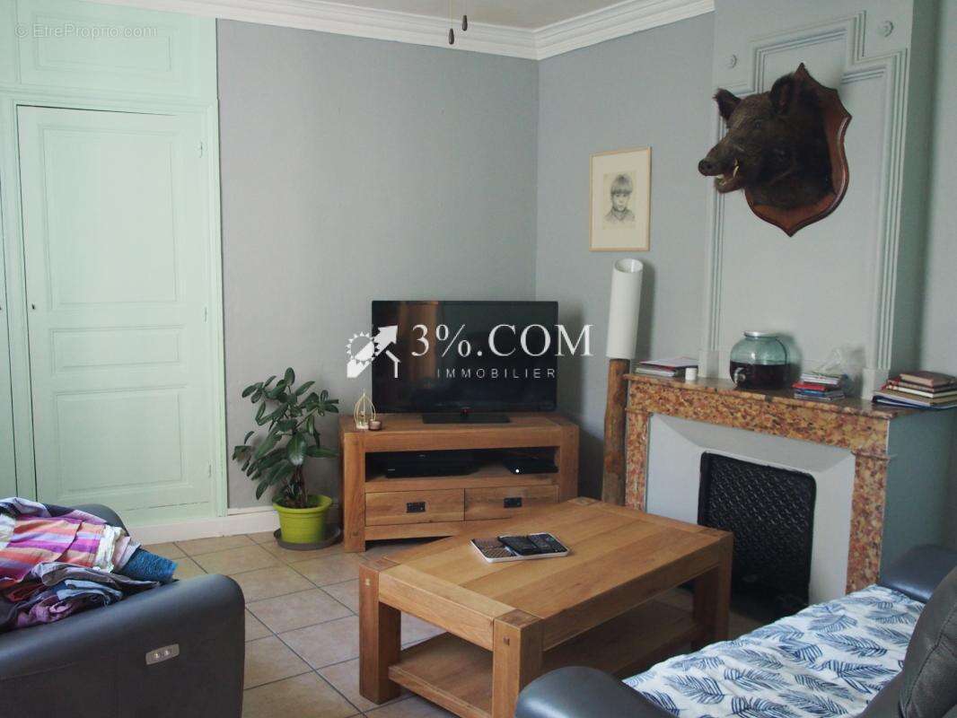 Maison à ROCHE-SAINT-SECRET-BECONNE