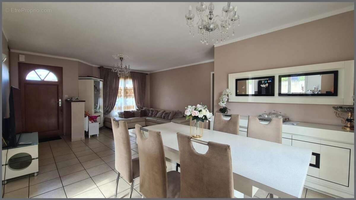 Maison à FAYE-L&#039;ABBESSE