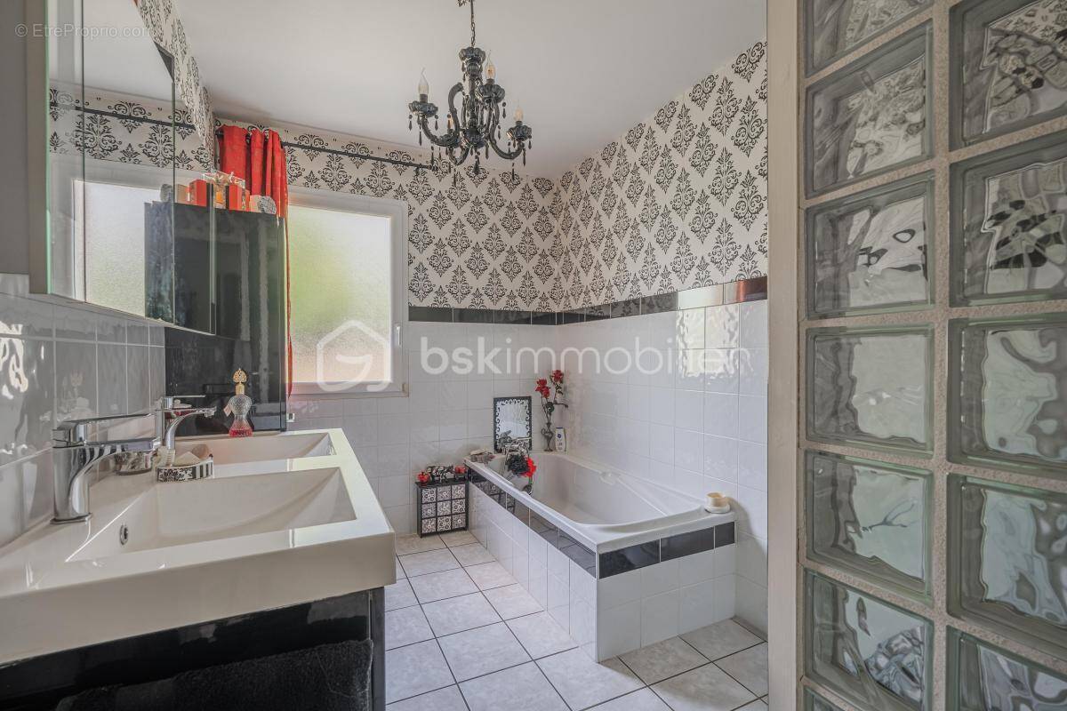 Maison à SAINT-GENIX-SUR-GUIERS