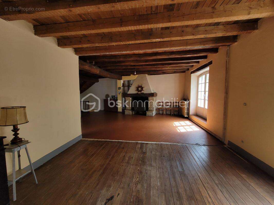 Maison à CUXAC-CABARDES