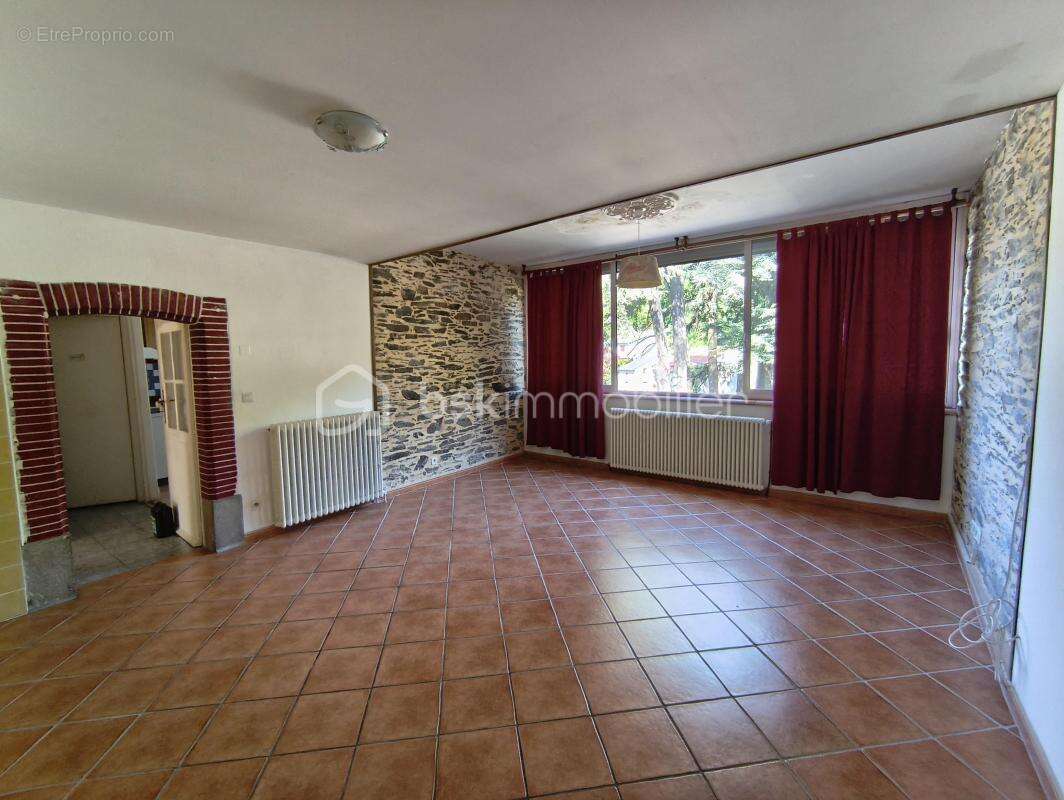 Maison à CUXAC-CABARDES