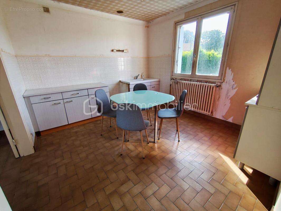 Maison à CHATEAUNEUF-DU-FAOU