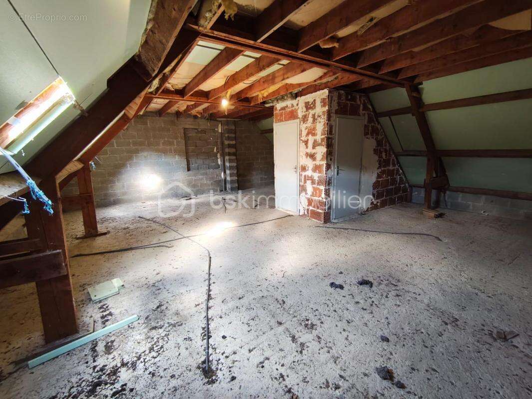 Maison à CHATEAUNEUF-DU-FAOU