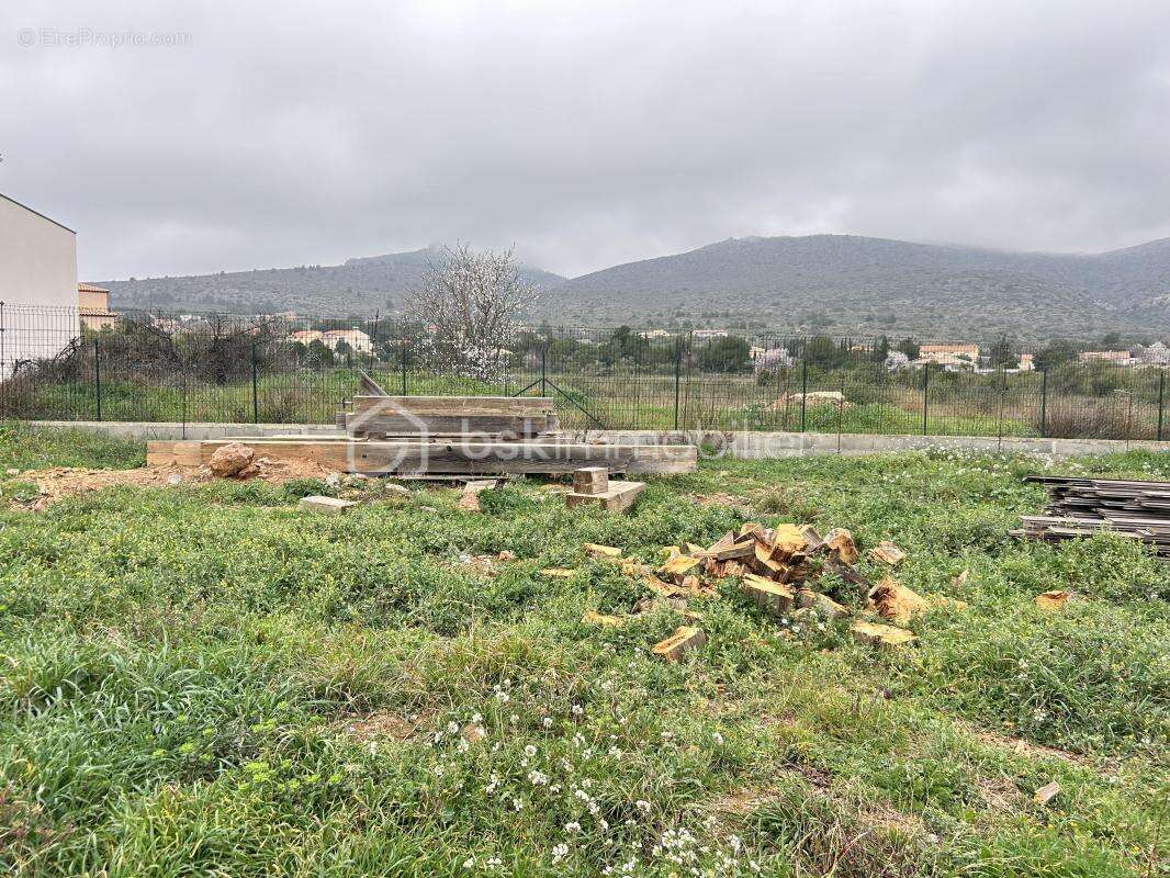 Terrain à OPOUL-PERILLOS