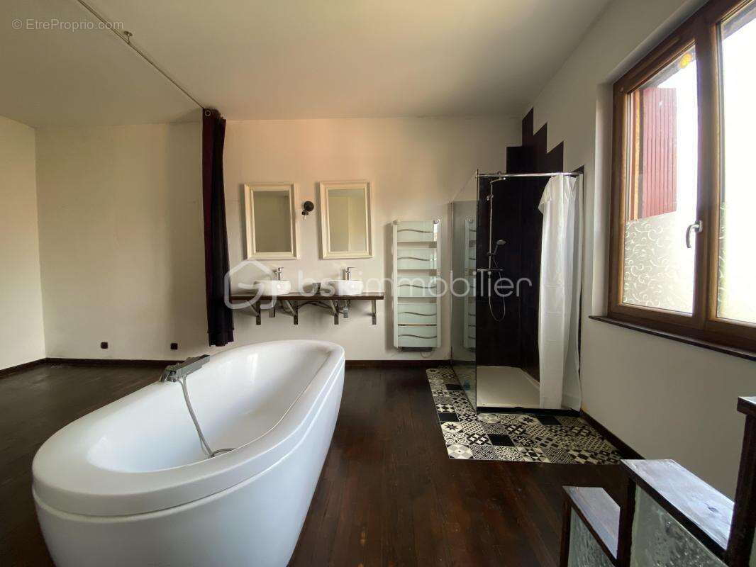 Maison à NEGREPELISSE