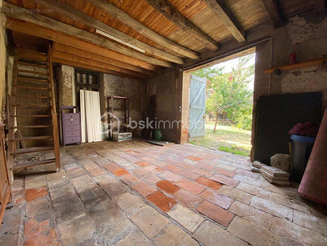 Maison à NEGREPELISSE