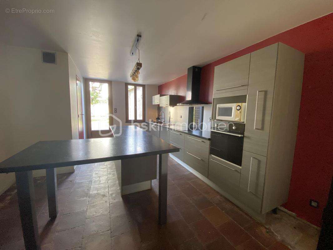 Maison à NEGREPELISSE