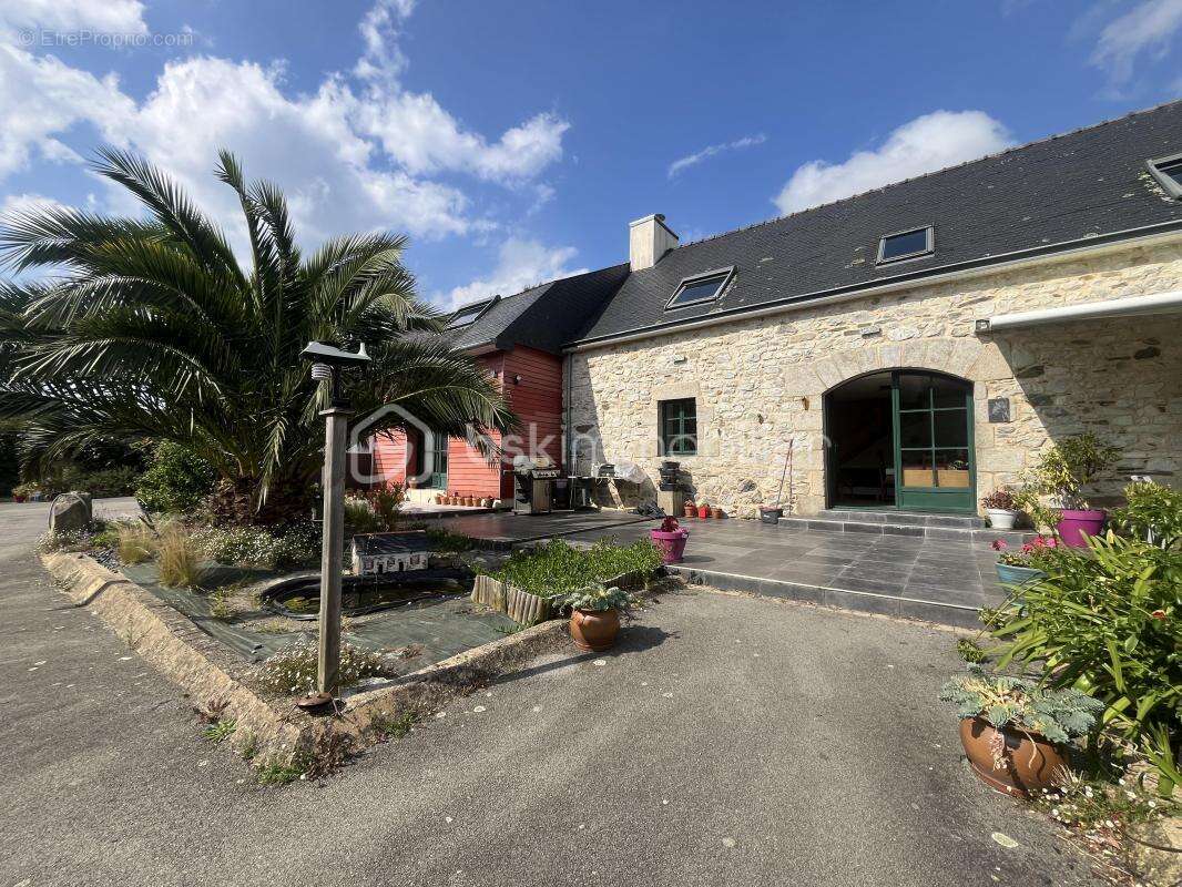 Maison à PLOMODIERN