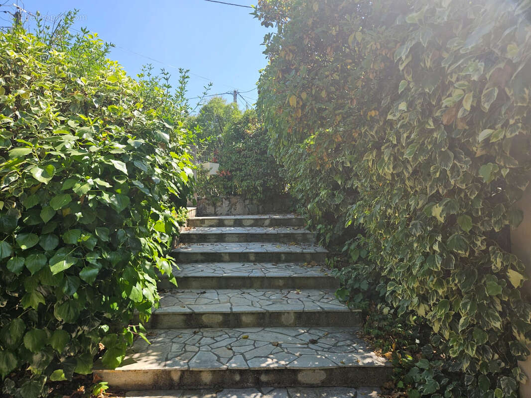 Maison à BERRE-LES-ALPES