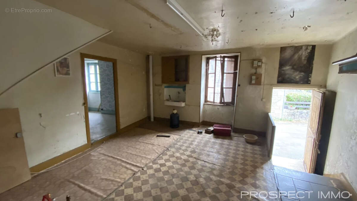 Maison à SAINT-MARTIN-DE-LENNE