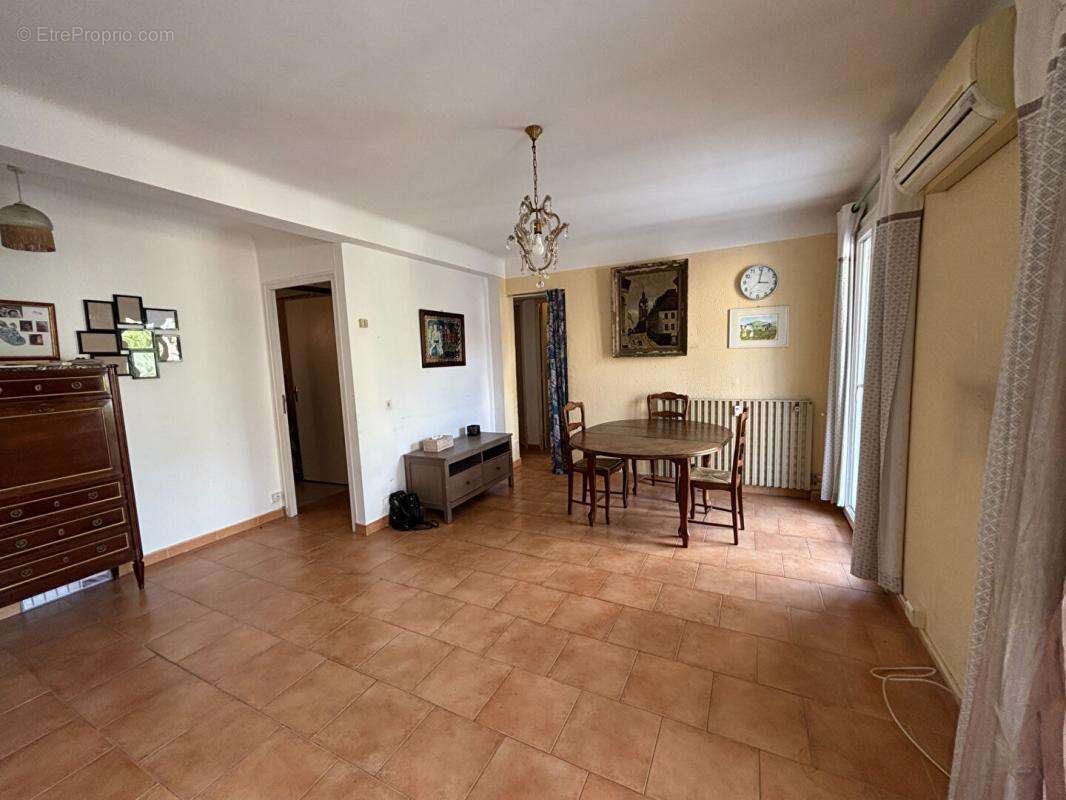 Appartement à SALERNES