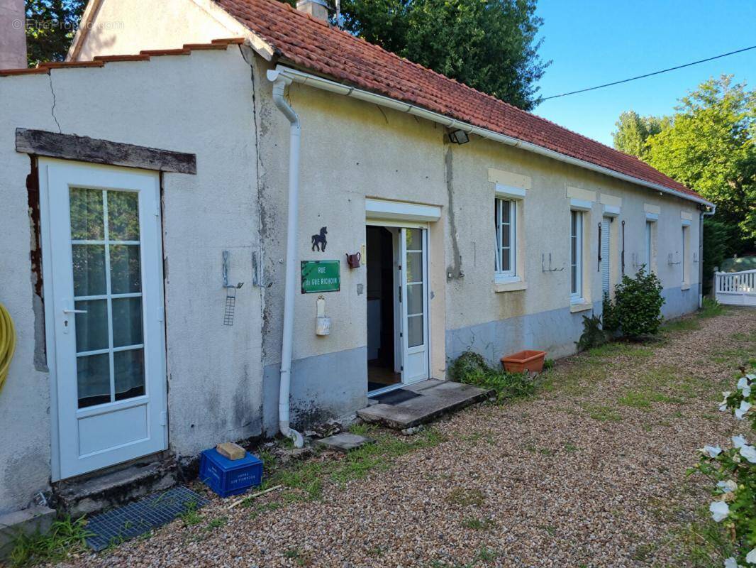 Maison à LES BORDES