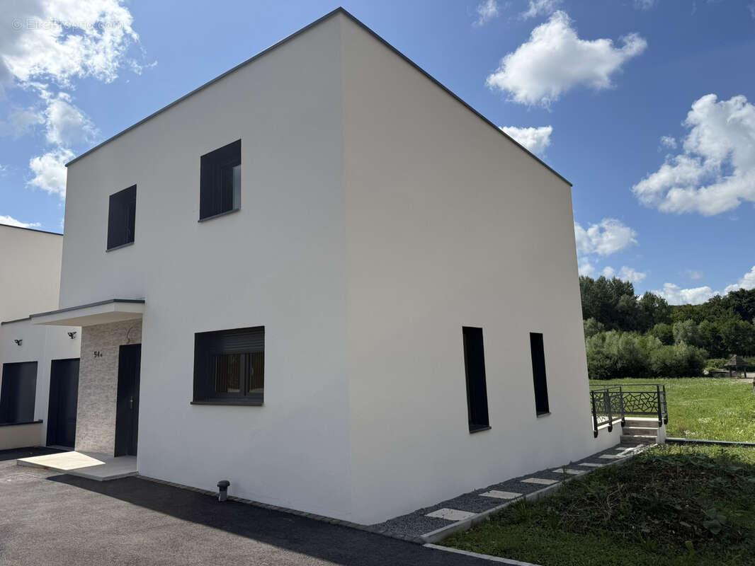 Maison à VOUJEAUCOURT