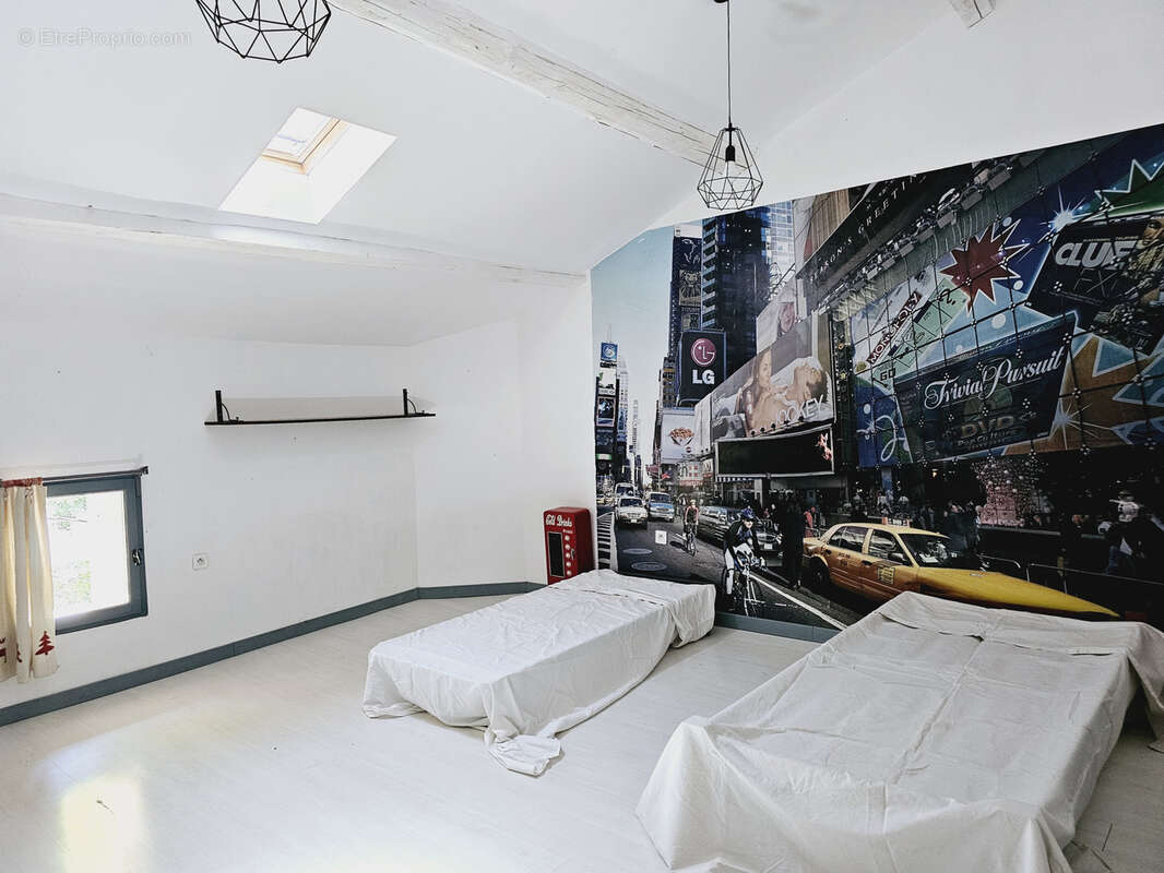 Maison à LA ROQUE-D&#039;ANTHERON