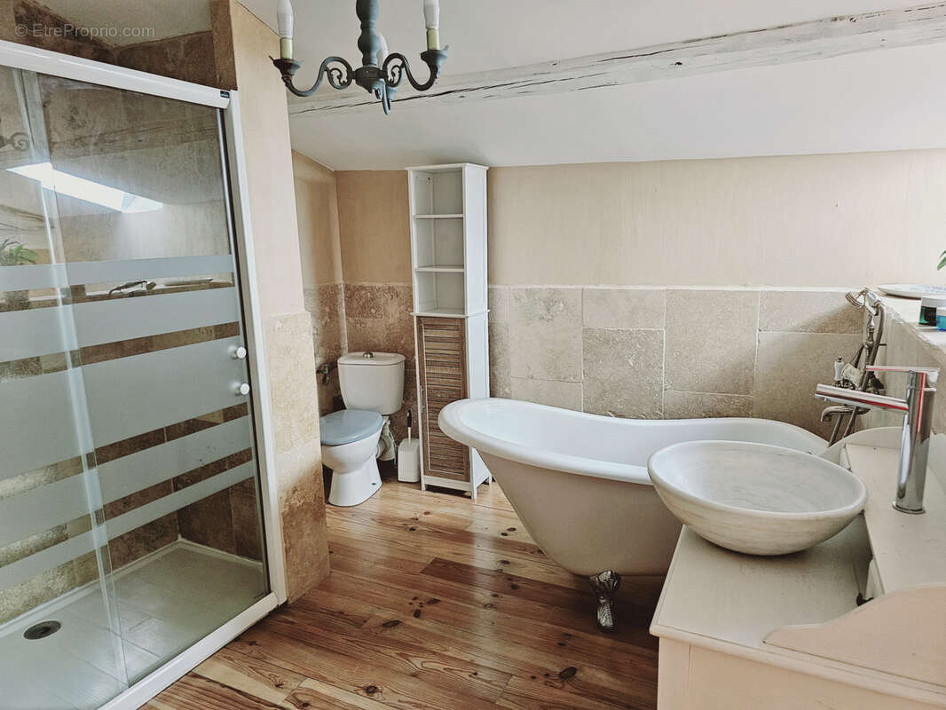 Maison à LA ROQUE-D&#039;ANTHERON