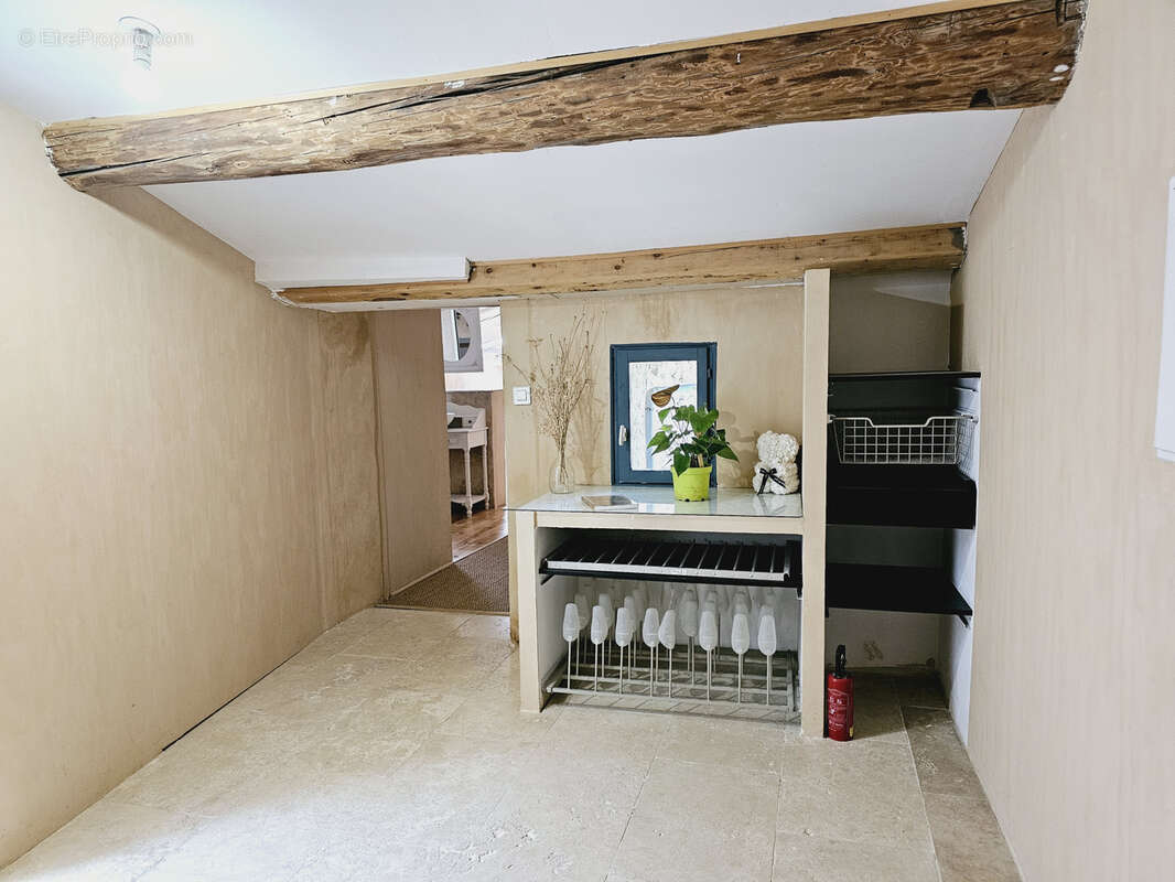 Maison à LA ROQUE-D&#039;ANTHERON