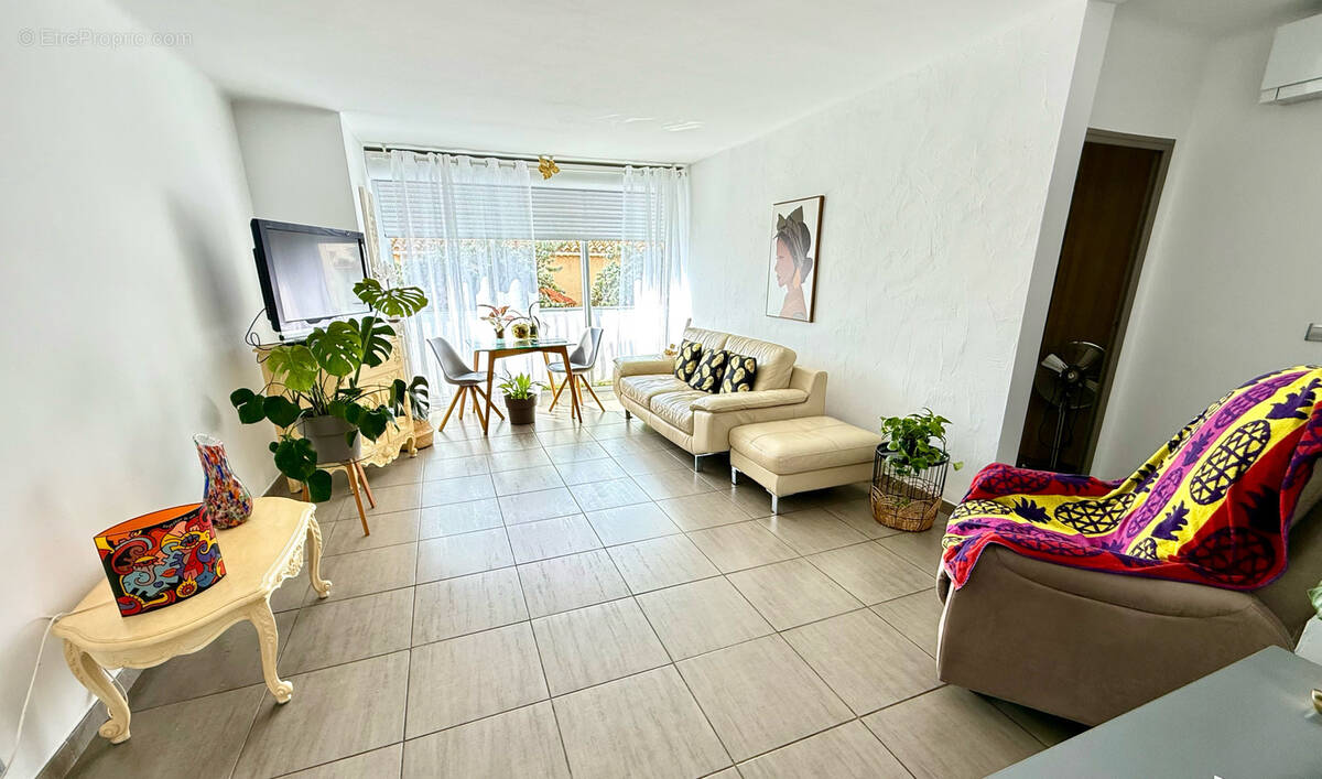 Appartement à SIX-FOURS-LES-PLAGES