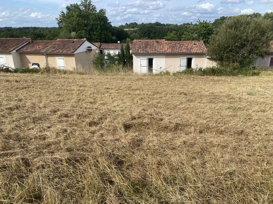 Terrain à CHAMPCEVINEL