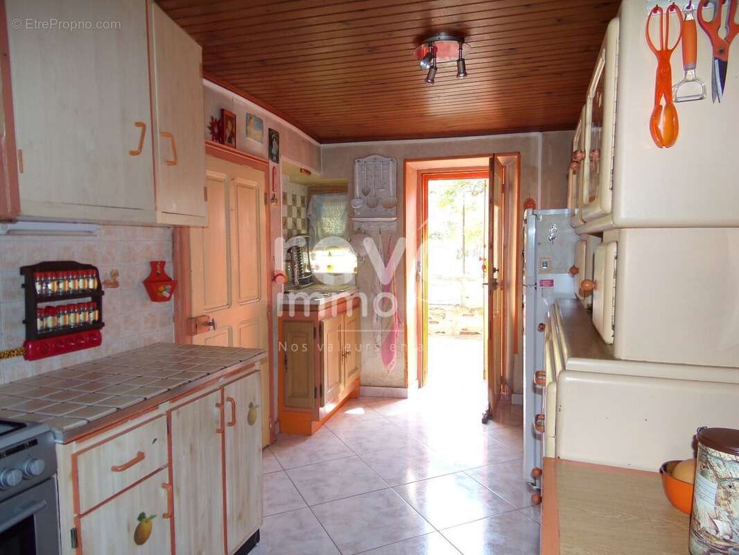 Maison à LA TOUR-SUR-ORB