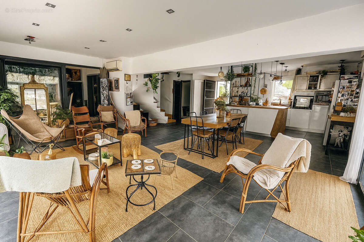 Maison à FLASSANS-SUR-ISSOLE