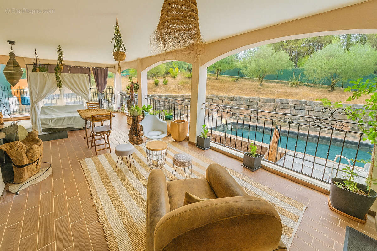 Maison à FLASSANS-SUR-ISSOLE