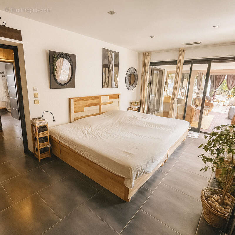 Maison à FLASSANS-SUR-ISSOLE