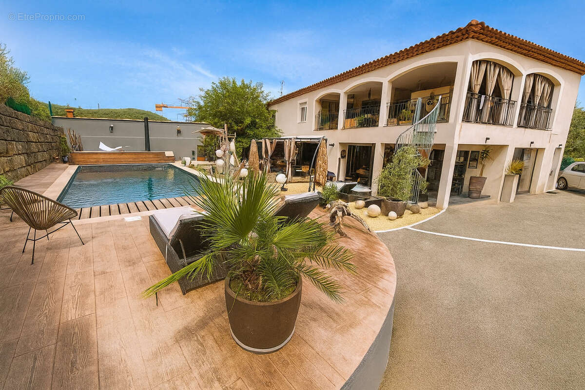 Maison à FLASSANS-SUR-ISSOLE