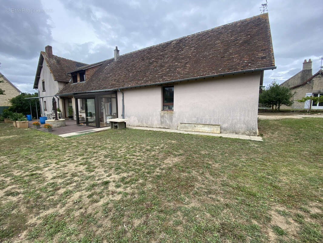 Maison à VILLAINES-LA-CARELLE