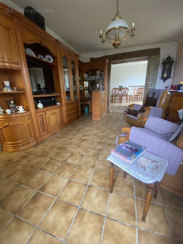 Maison à VILLAINES-LA-CARELLE