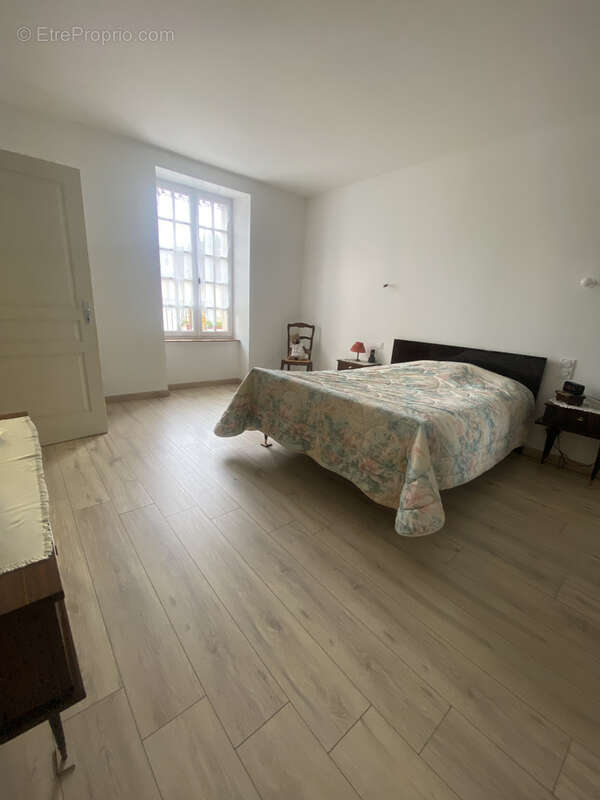 Maison à VILLAINES-LA-CARELLE