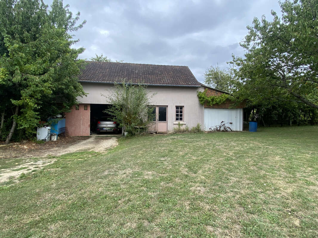 Maison à VILLAINES-LA-CARELLE