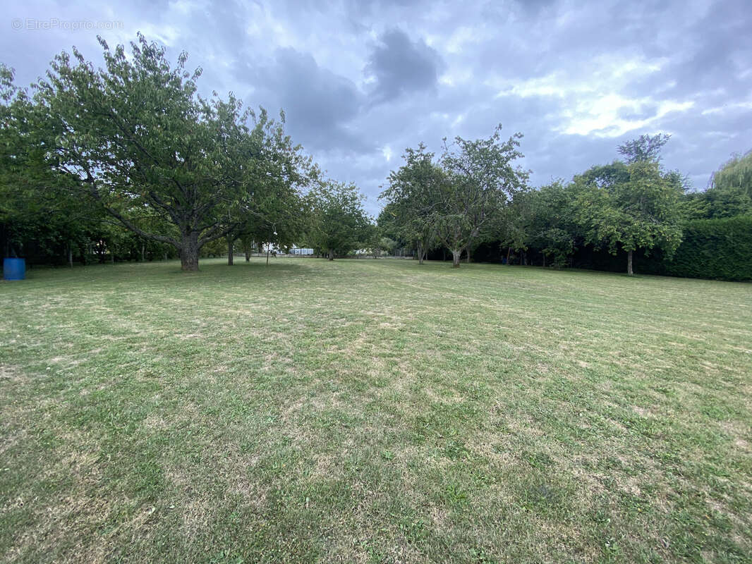 Maison à VILLAINES-LA-CARELLE