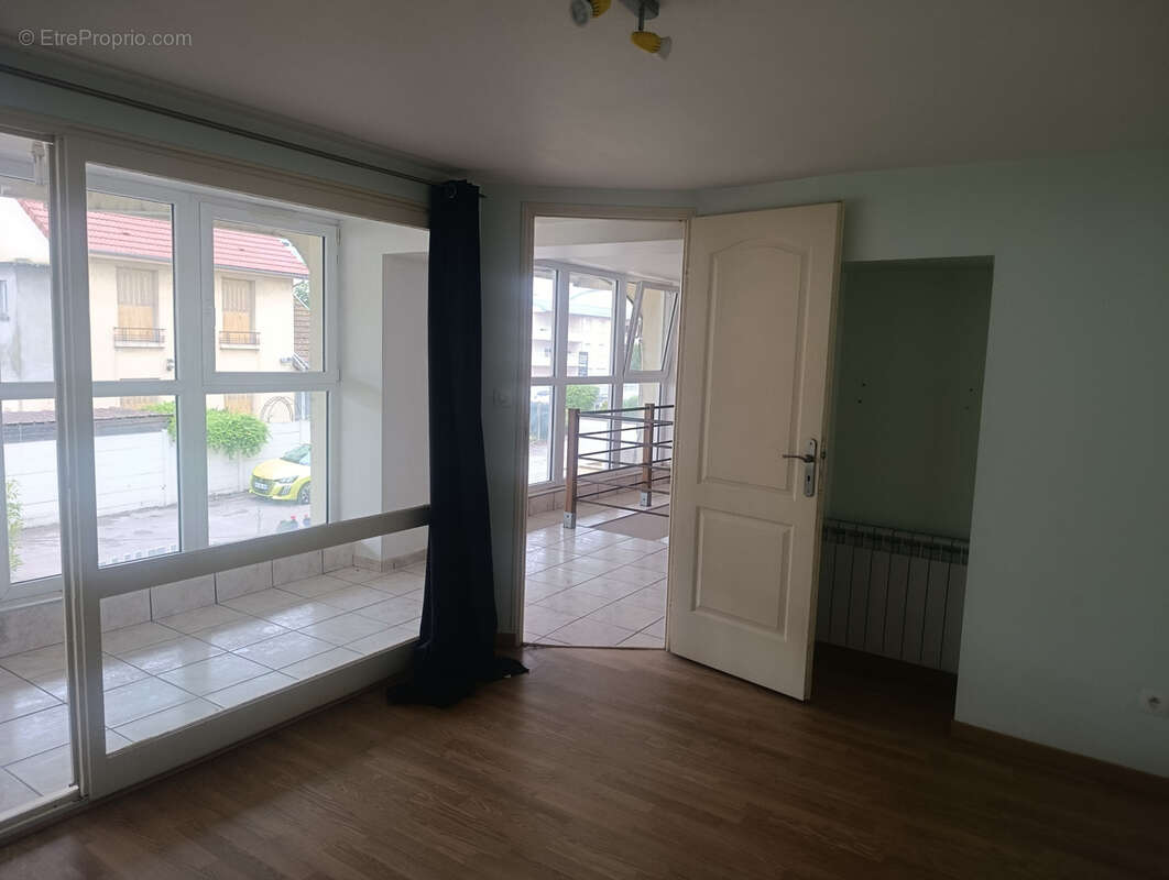 Autre à SAINT-JULIEN-LES-VILLAS