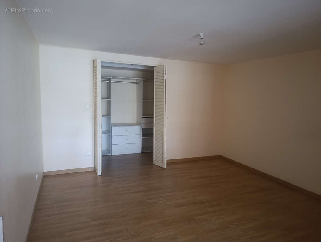 Autre à SAINT-JULIEN-LES-VILLAS