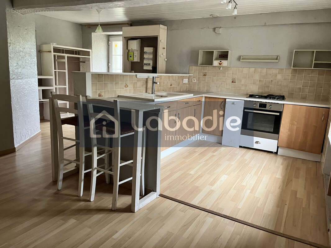 Maison à CONDE-SUR-NOIREAU